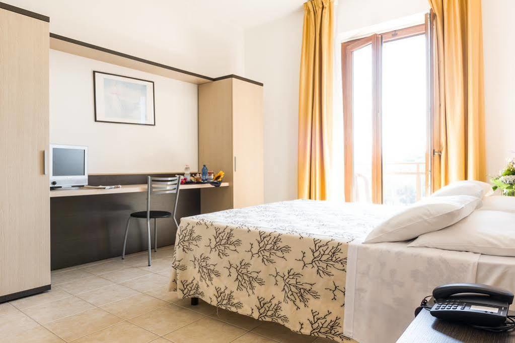 Hotel Rondine Marinella di Sarzana Extérieur photo